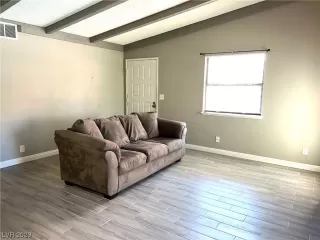 Photo #6: 2515629 Listing