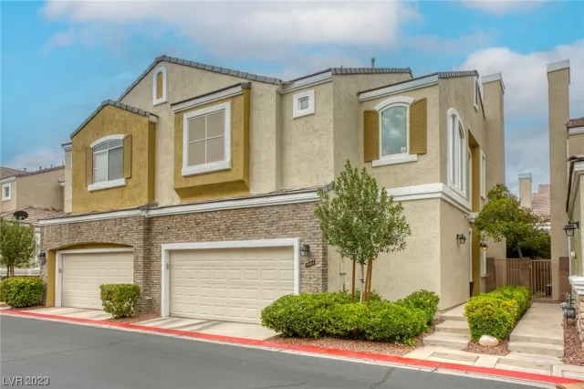 MLS: 2515650 Condo For Sale