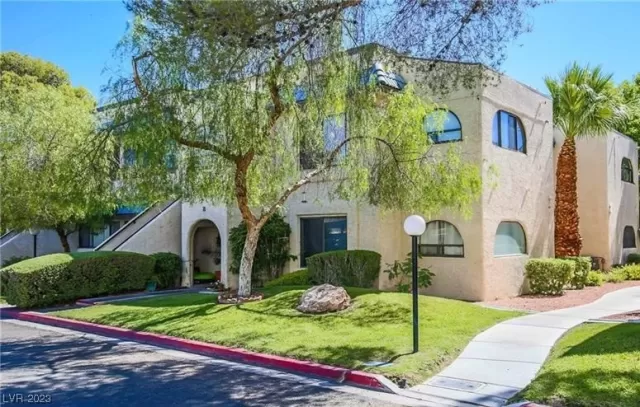 MLS: 2515711 Condo For Sale