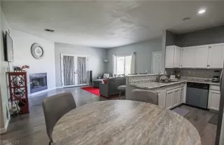 Photo #4: 2515711 Listing