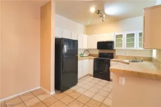 Photo #2: 2515726 Listing