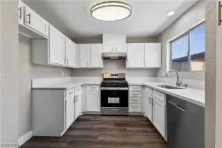 Photo #6: 2515791 Listing