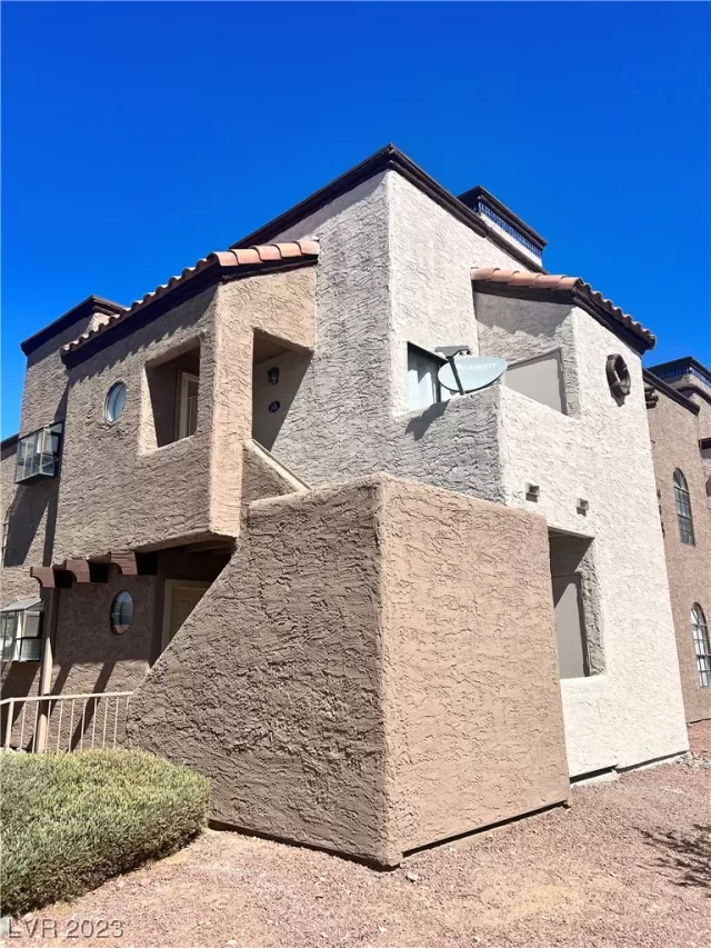 MLS: 2515814 Condo For Sale