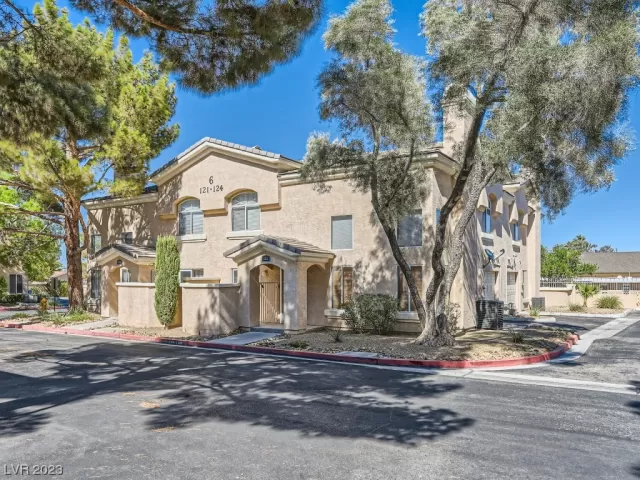 MLS: 2515837 Condo For Sale