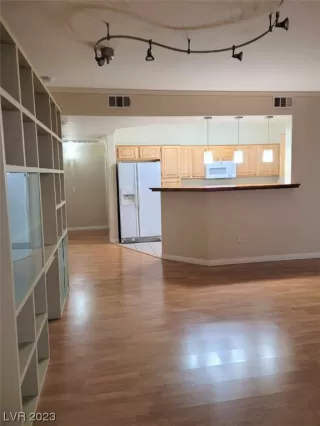 Photo #5: 2515879 Listing 