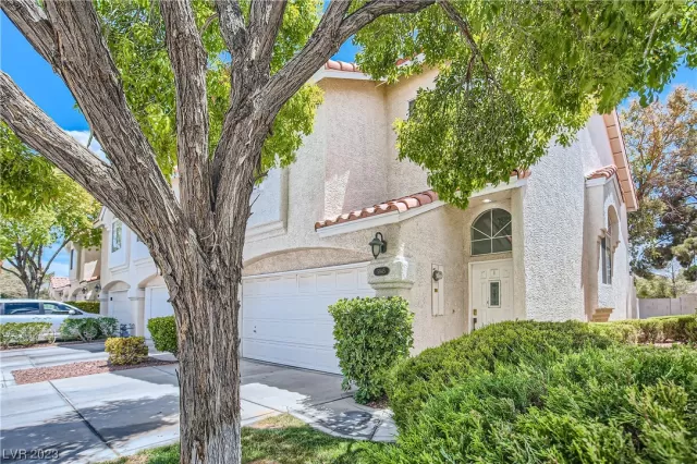 MLS: 2515922 Condo For Sale