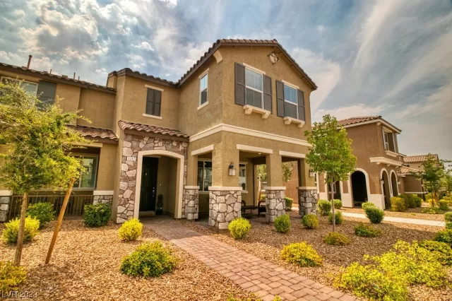 MLS: 2515935 Condo For Sale