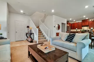 Photo #6: 2515935 Listing