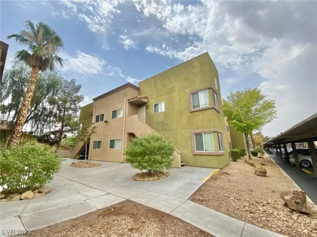 MLS: 2515938 Condo For Sale