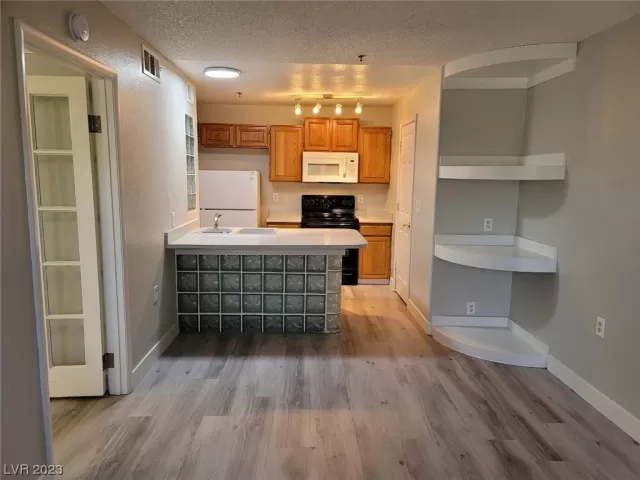 MLS: 2515945 Condo For Sale