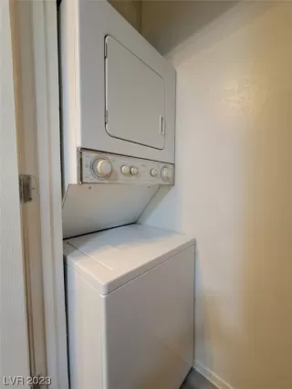 Photo #4: 2515945 Listing