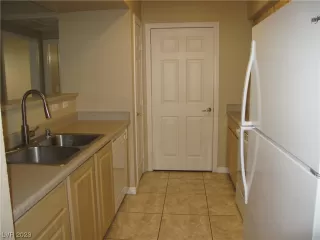 Photo #6: 2515953 Listing