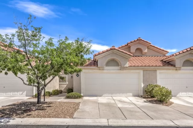 MLS: 2515985 Condo For Sale