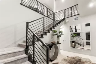 Photo #2: 2515989 Listing