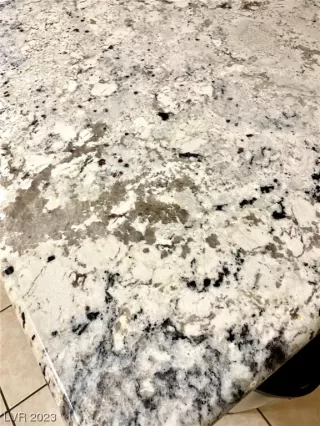 Photo #2: 2515998 Listing