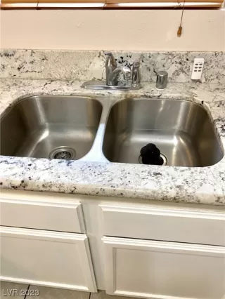 Photo #3: 2515998 Listing