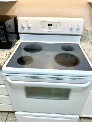 Photo #4: 2515998 Listing