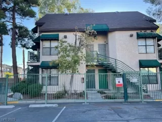 Photo #3: 2516004 Listing