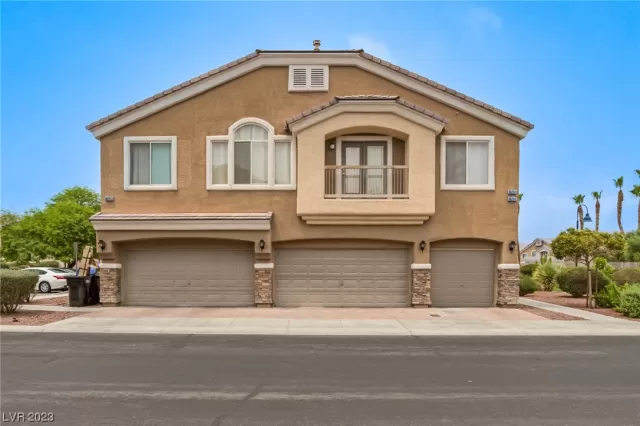 MLS: 2516039 Condo For Sale