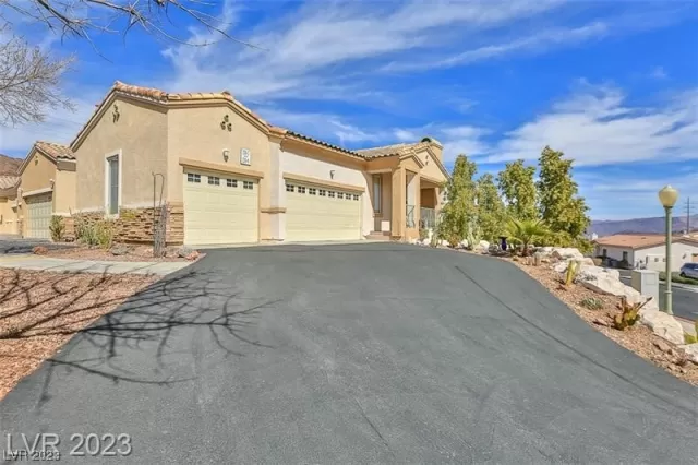 MLS: 2516049 Condo For Sale