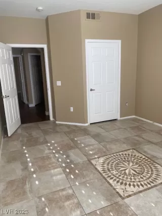 Photo #2: 2516057 Listing 