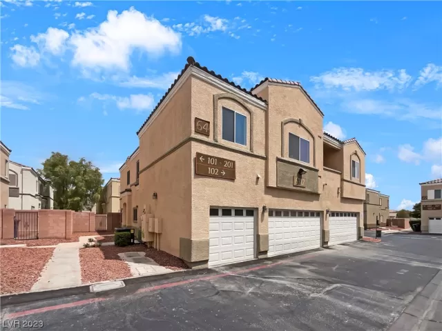 MLS: 2516066 Condo For Sale