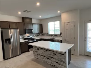 Photo #1: 2516068 Listing 