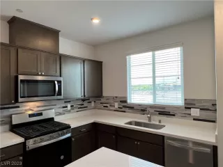 Photo #3: 2516068 Listing 