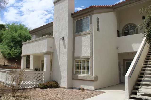 MLS: 2516089 Condo For Sale