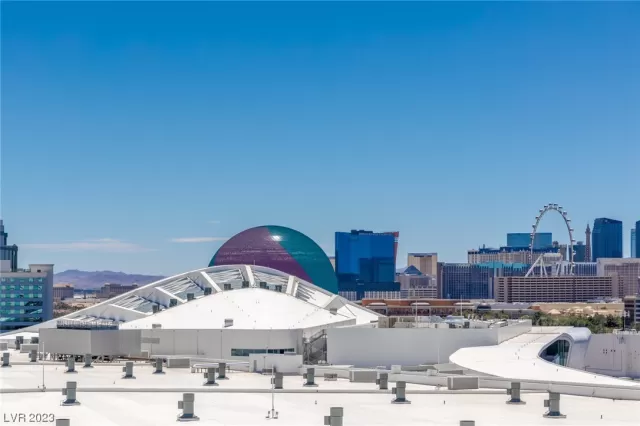 MLS: 2516172 Condo For Sale