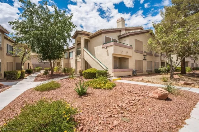 MLS: 2516202 Condo For Sale