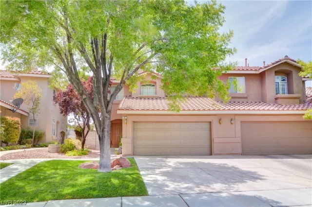 MLS: 2516210 Condo For Sale