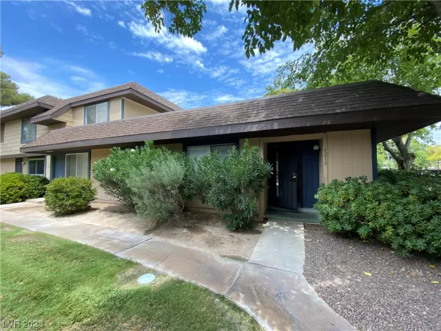 MLS: 2516218 Condo For Sale