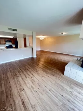 Photo #5: 2516228 Listing 