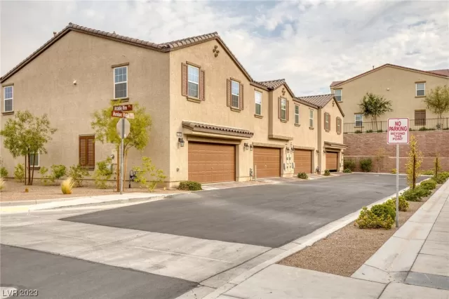 MLS: 2516411 Condo For Sale