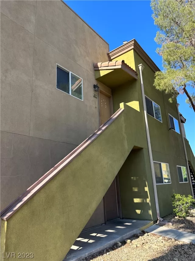 MLS: 2516415 Condo For Sale