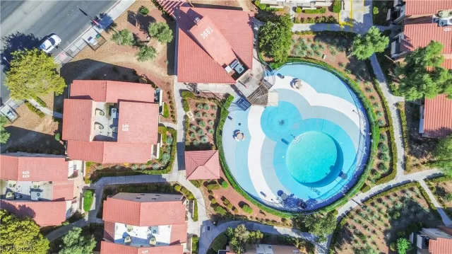 MLS: 2516418 Condo For Sale