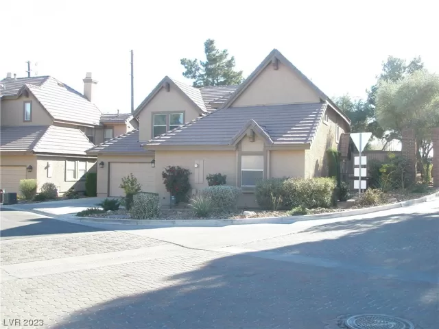 MLS: 2516422 Condo For Sale