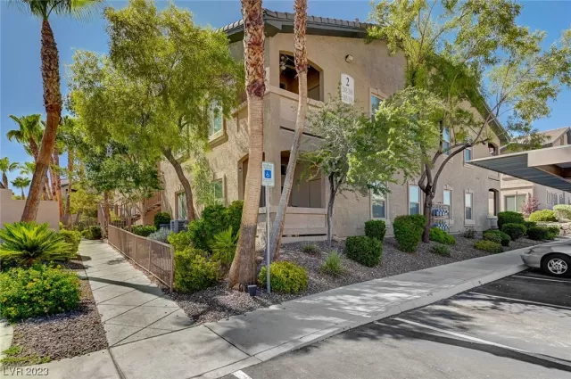 MLS: 2516425 Condo For Sale