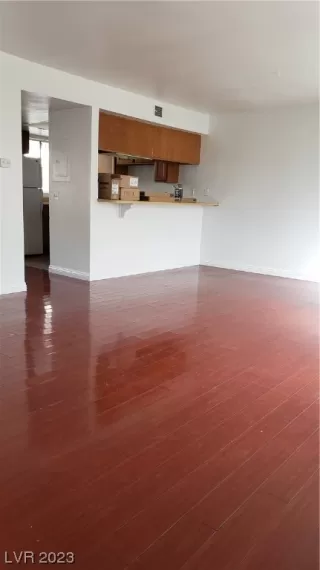 Photo #2: 2516523 Listing