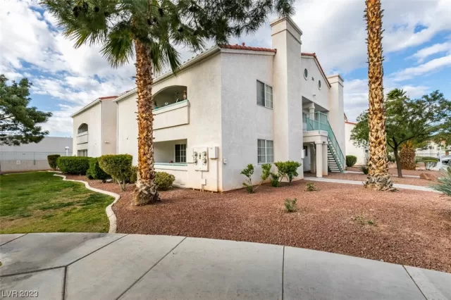 MLS: 2516558 Condo For Sale