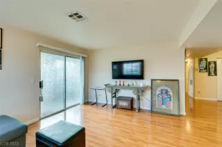 Photo #5: 2516558 Listing