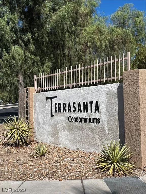 MLS: 2516592 Condo For Sale