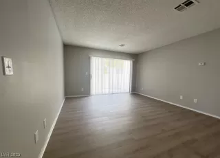 Photo #2: 2516674 Listing