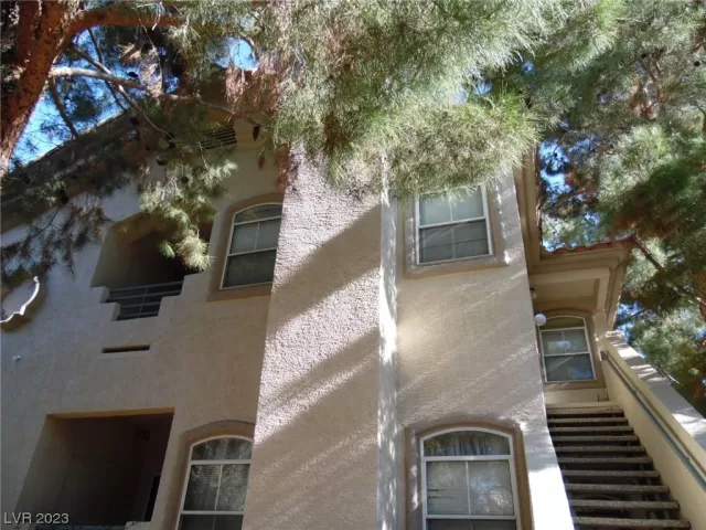 MLS: 2516681 Condo For Sale