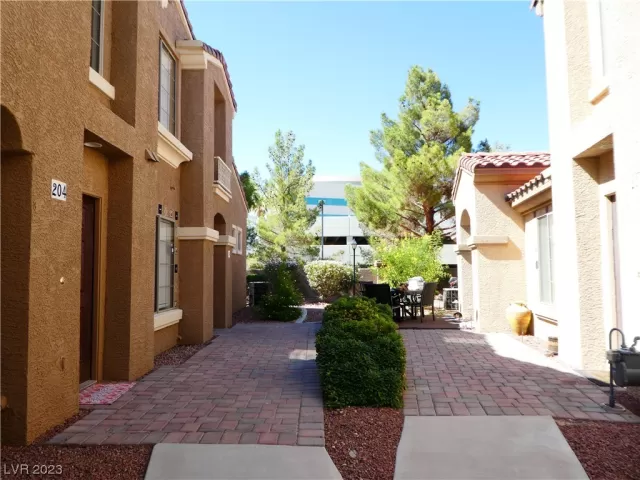 MLS: 2516744 Condo For Sale