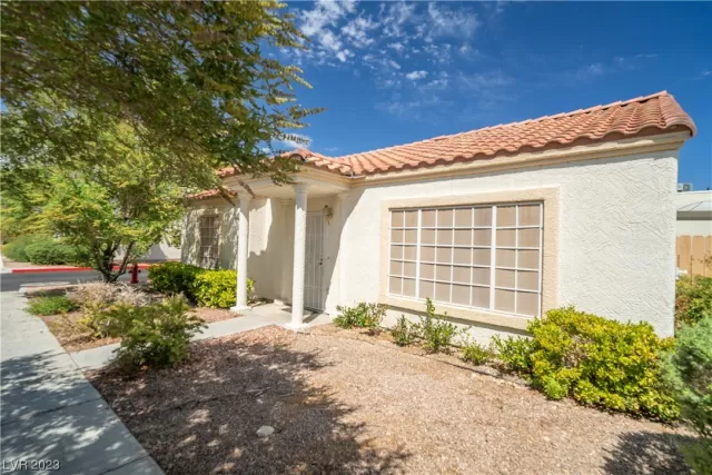 MLS: 2516812 Condo For Sale