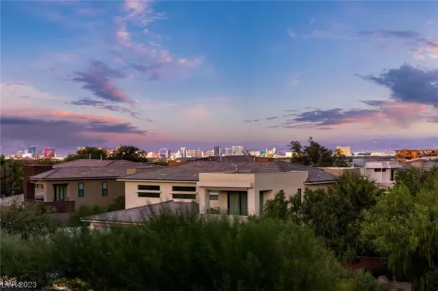 MLS: 2516858 Condo For Sale