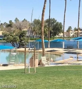 Photo #3: 2516868 Listing