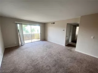 Photo #5: 2516881 Listing